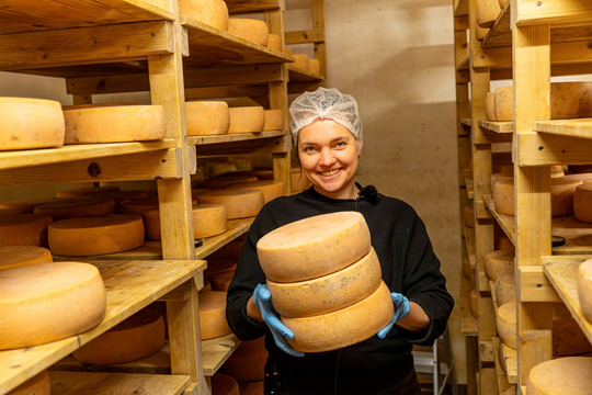 Vom Kuhstall zum Käse mit Junglandwirtin Linda Becker
